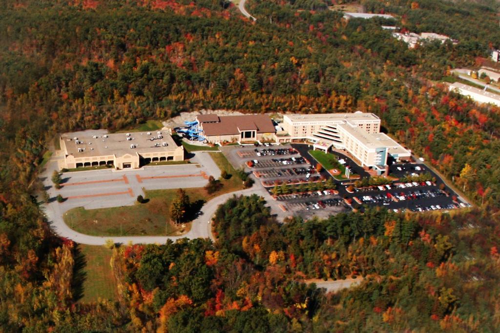 Holiday Inn Fitchburg-Waterpark Exterior foto